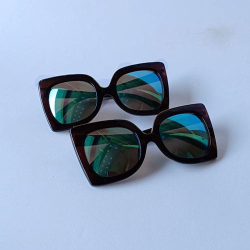Feline Flair: Chic Cat-Eye Mirror Sunglasses