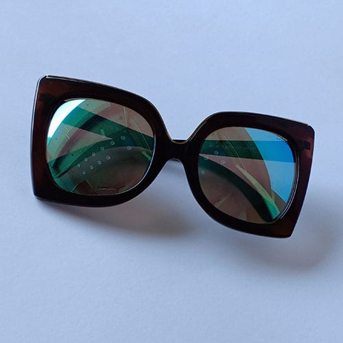 Feline Flair: Chic Cat-Eye Mirror Sunglasses