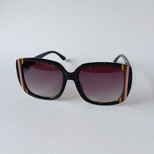 Elegant Edge – Bold & Chic Shades