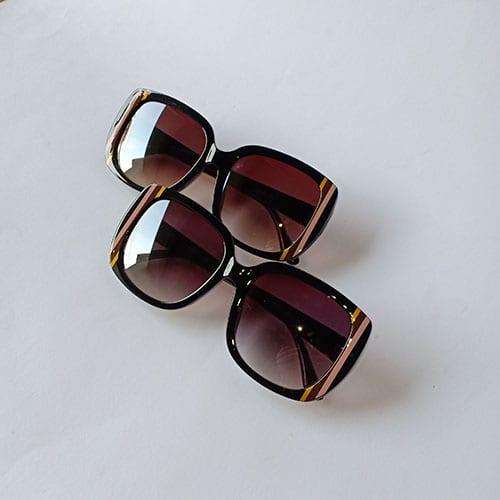 Elegant Edge – Bold & Chic Shades